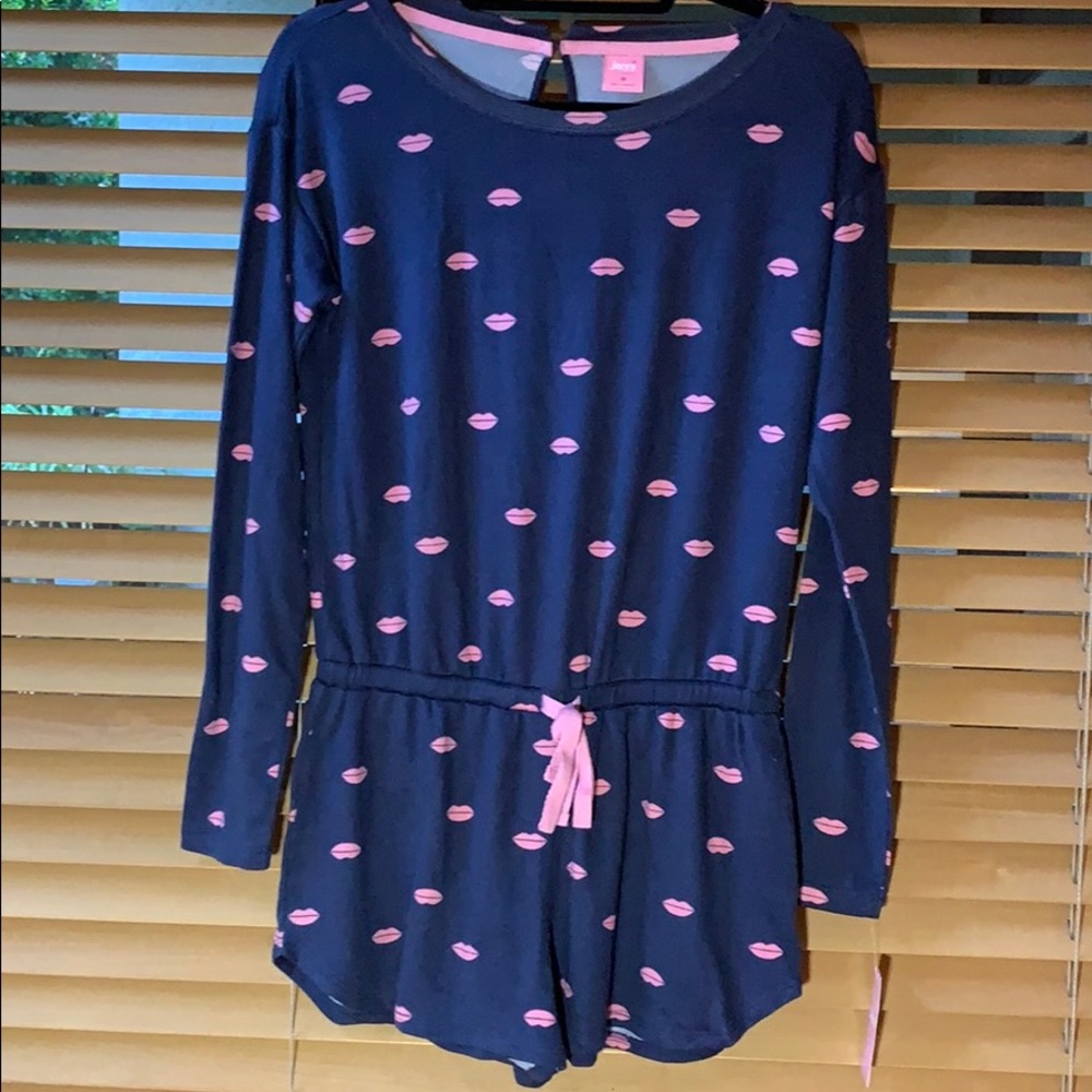 NWT pink lips on blue , Jersey fabric romper